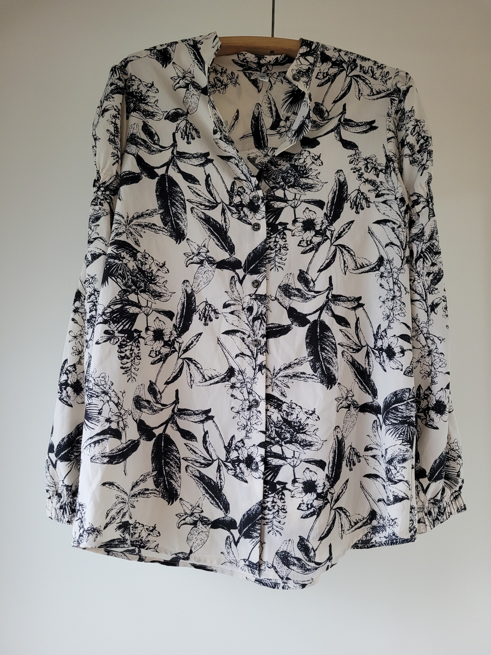 Joelle Naomi Floral Print Blouse | Small Black & Cream